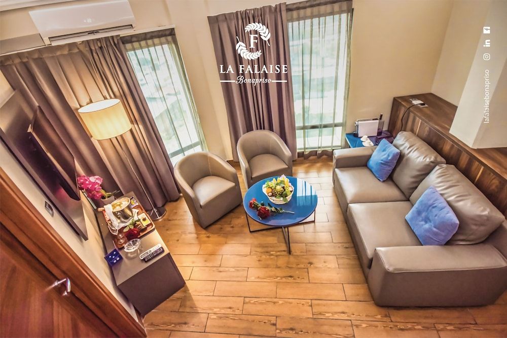 Hotel La Falaise Bonapriso Deluxe Suite 4
