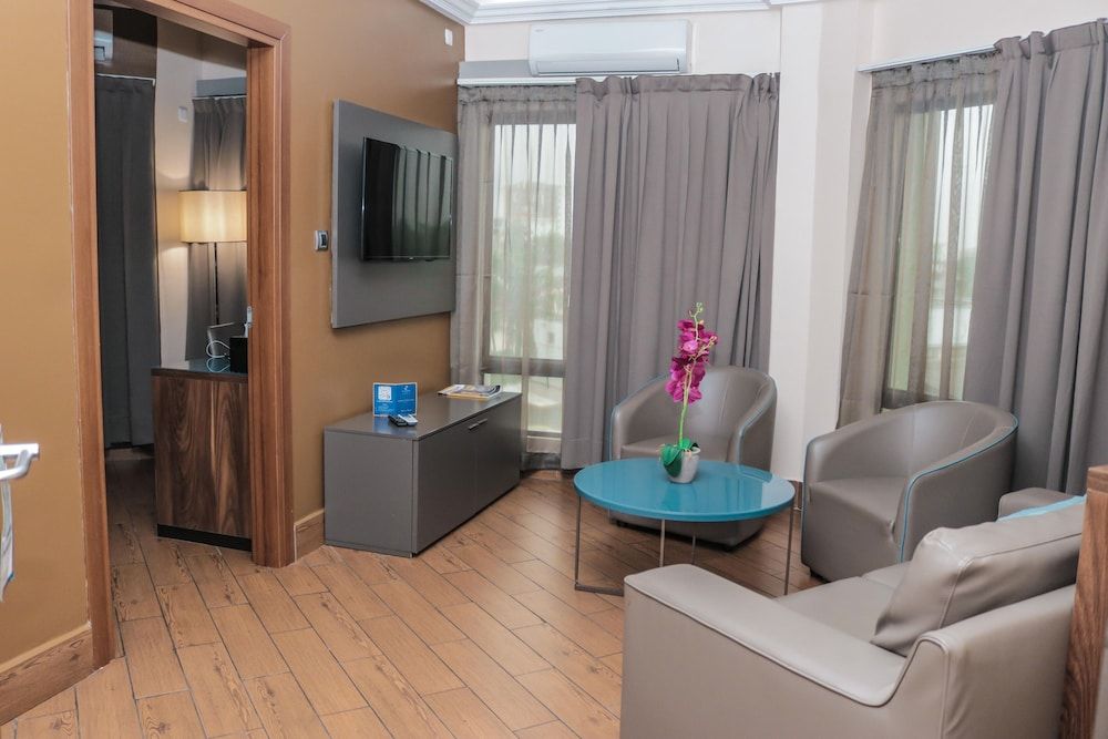 Hotel La Falaise Bonapriso Deluxe Suite 3