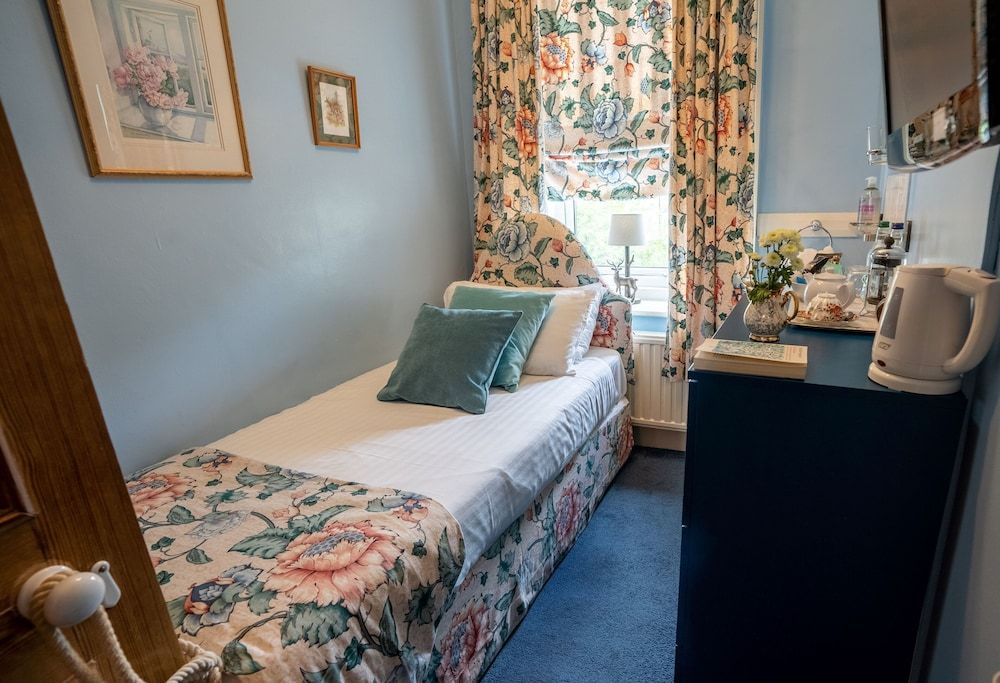 Single Room, Private Bathroom