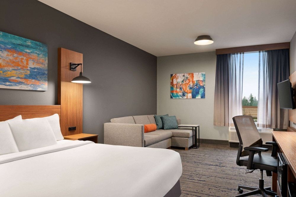 Executive Suite, 1 King Bed, Accessible (Mobility and Hearing Impaired)