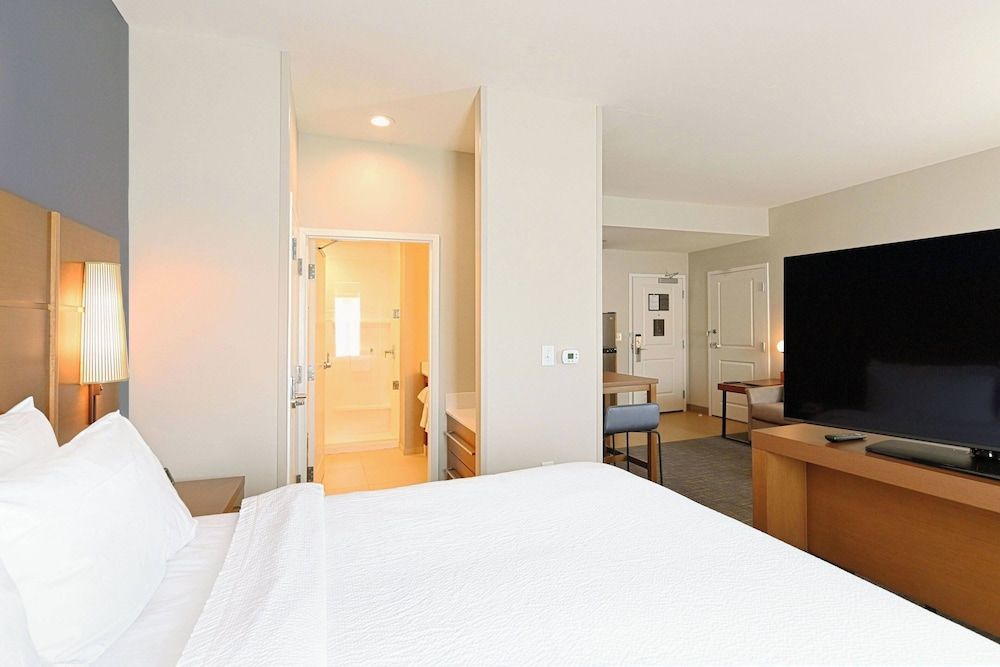 Studio, 1 King Bed with Sofa bed (Hearing Accessible)
