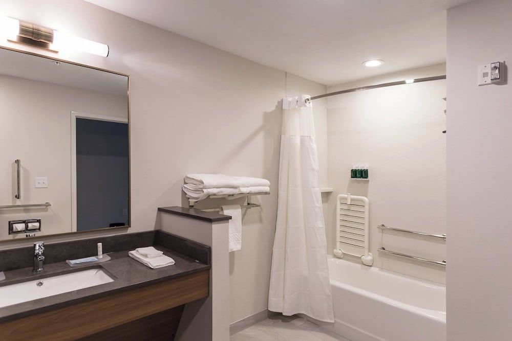 Room, 2 Queen Beds, City View