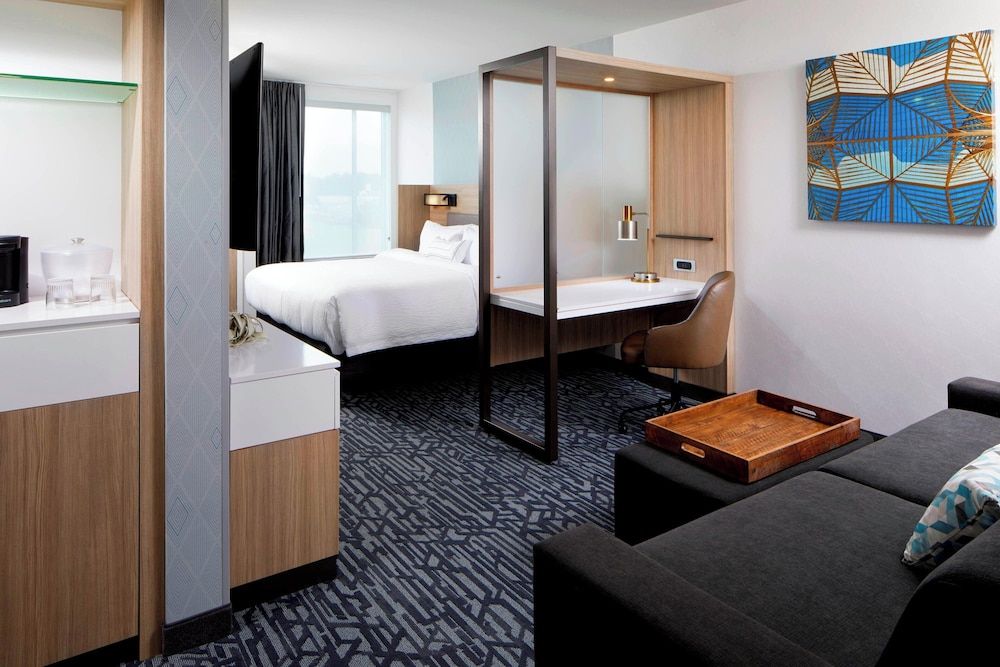 Suite, 1 King Bed (Mobility/Hearing Accessible, Tub)