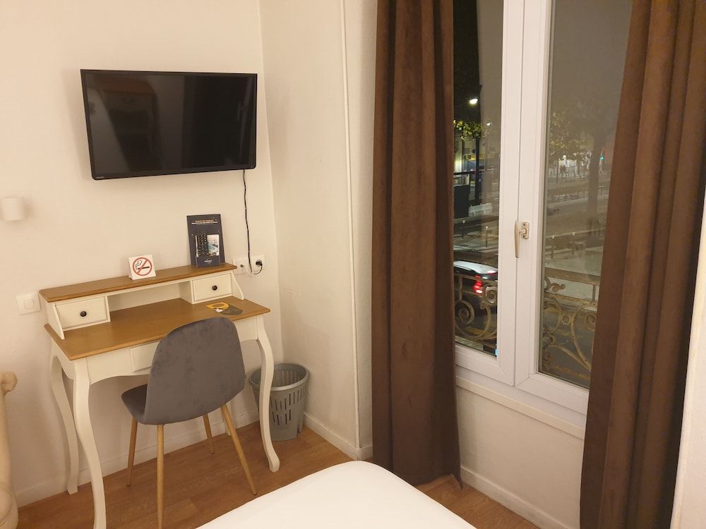 Hotel Le Royalty Twin Room 7