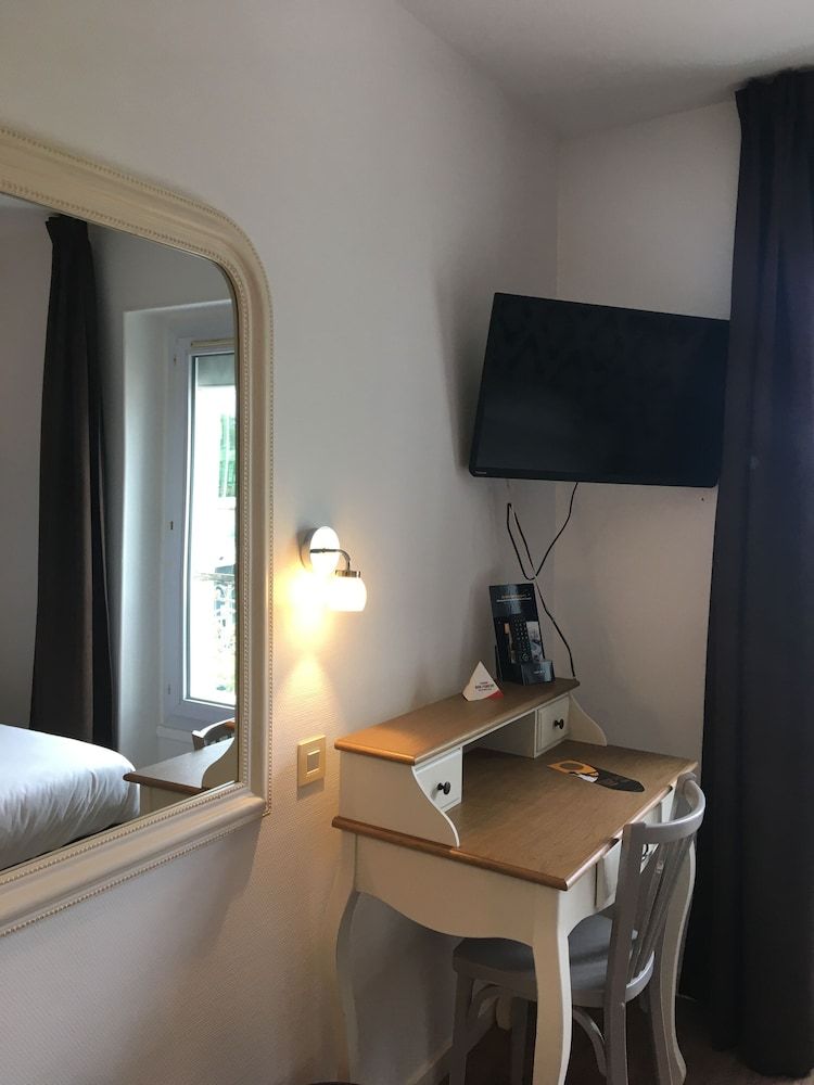 Hotel Le Royalty Twin Room 6