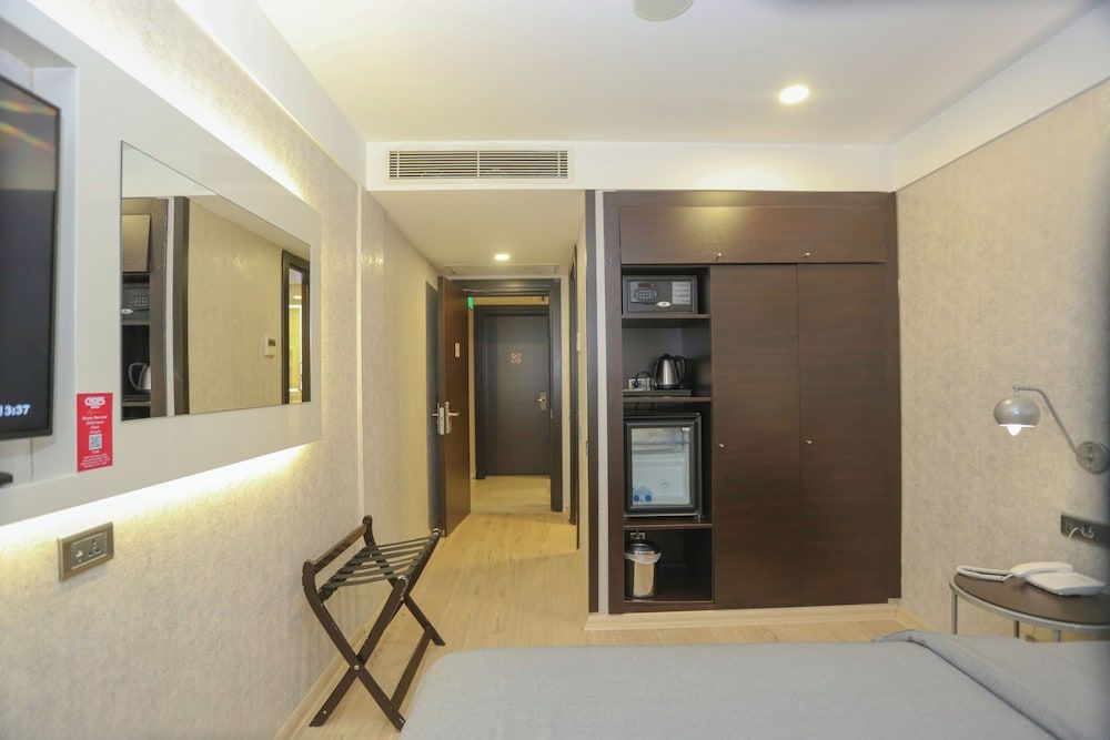 Milord Hotel Deluxe Double or Twin Room, City View 7