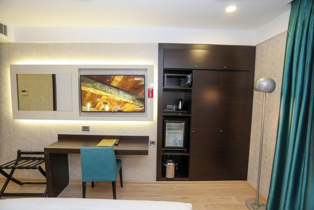 Milord Hotel Deluxe Double or Twin Room, City View 6