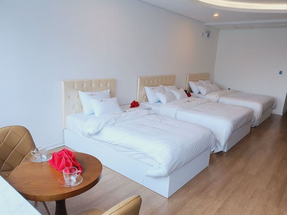 Hotel Wooin Deluxe Triple Room 7