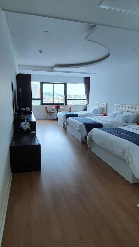 Hotel Wooin Deluxe Triple Room 4