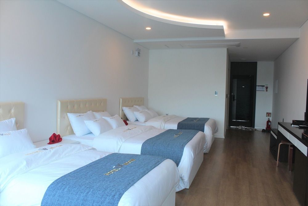 Hotel Wooin Deluxe Triple Room 5