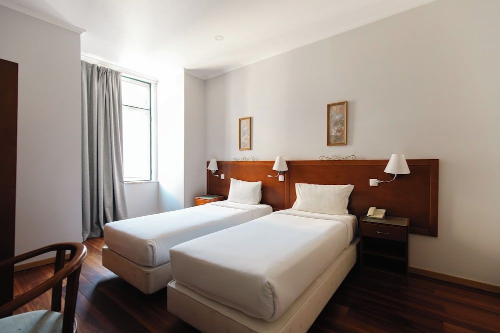 Grande Pensão Alcobia Twin Room 4