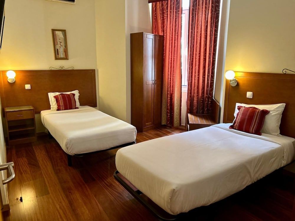 Grande Pensão Alcobia Twin Room 2