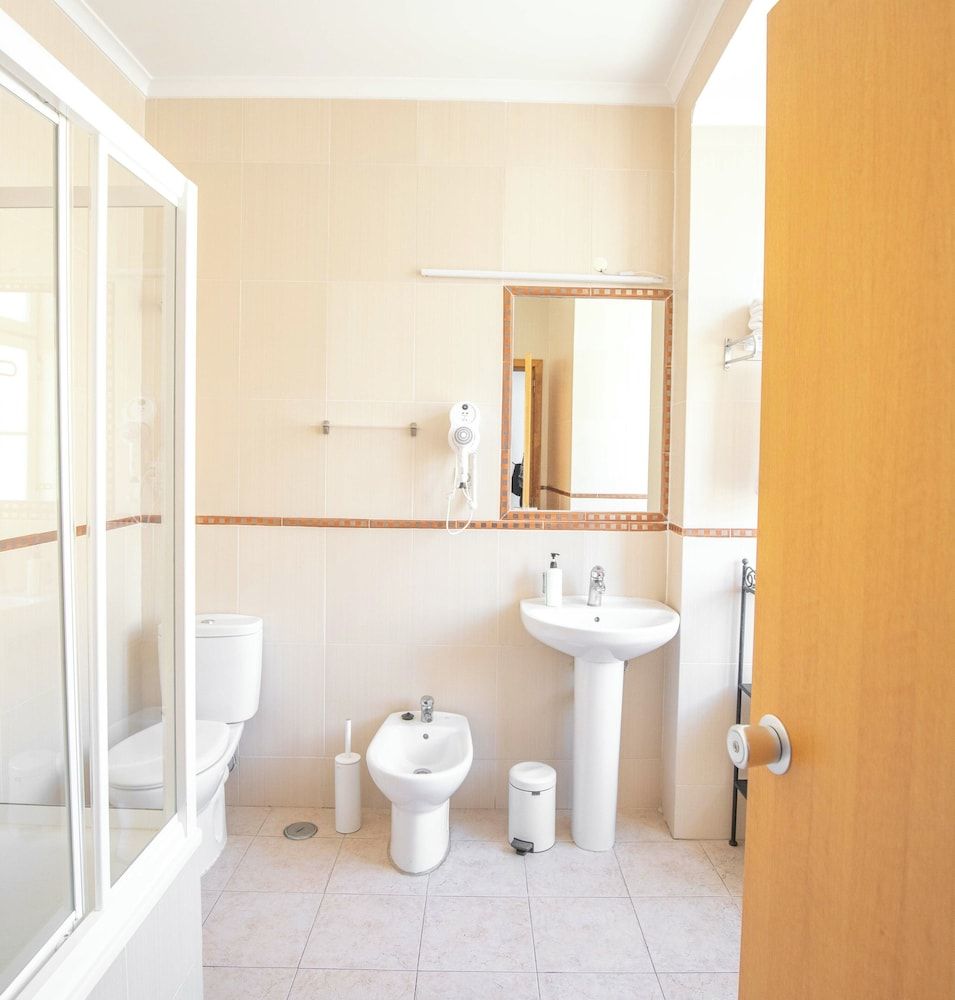 Grande Pensão Alcobia Double Room 5