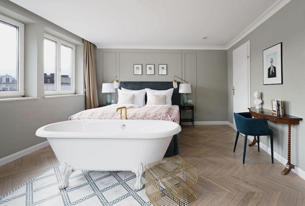 Numa Salzburg Mozart XL Room, Bathtub, Separate Living Room 2