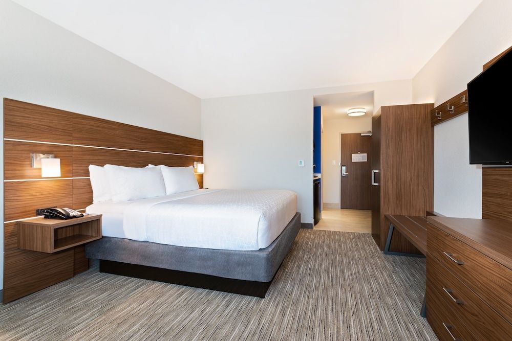 Standard Room, 1 King Bed, Accessible (Communications)