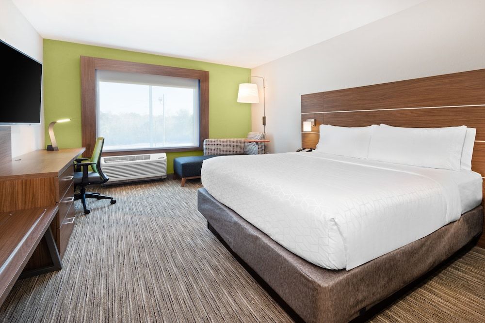 Standard Room, 1 King Bed, Accessible (Mobility, Roll-In Shower)