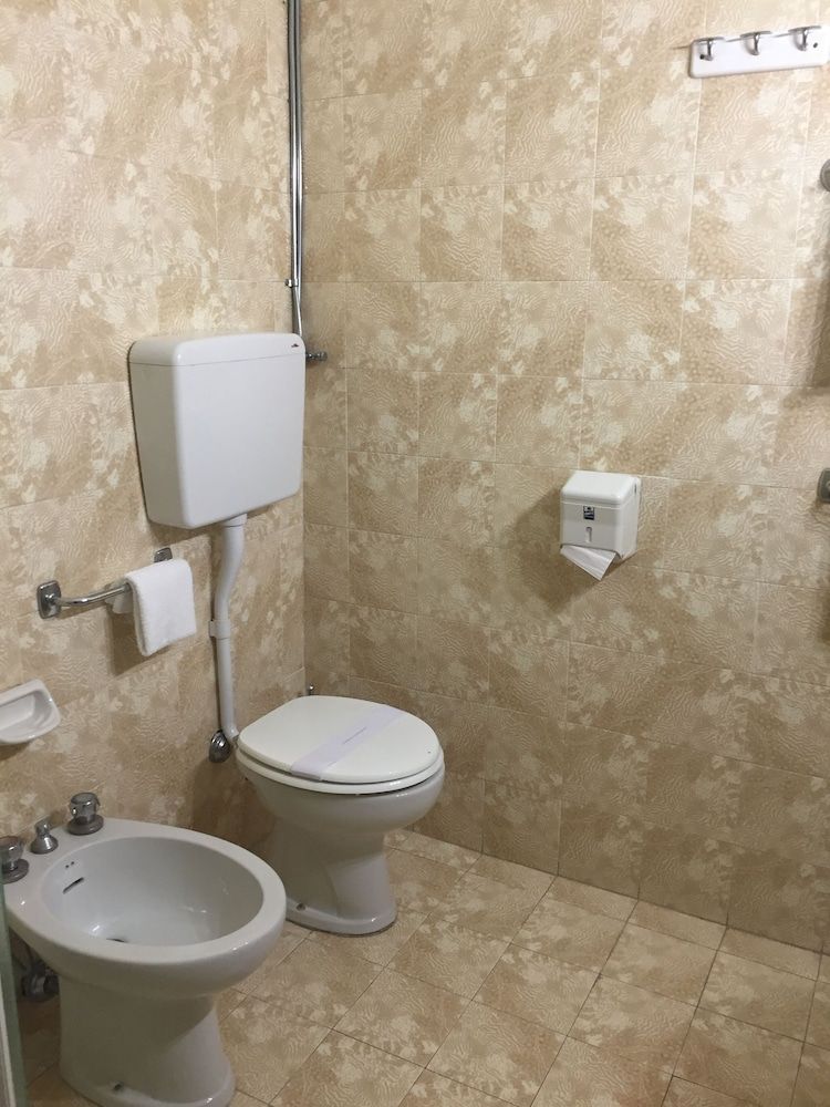 CDH Hotel Modena Economy Triple Room 5