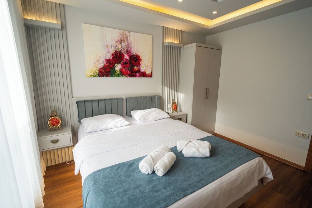 Yusra Apart Otel Suite, 1 King Bed with Sofa bed, Balcony 2