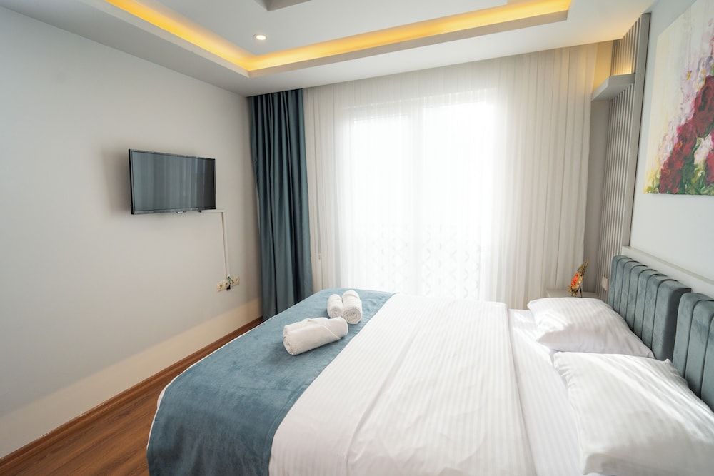 Yusra Apart Otel Suite, 1 King Bed with Sofa bed, Balcony