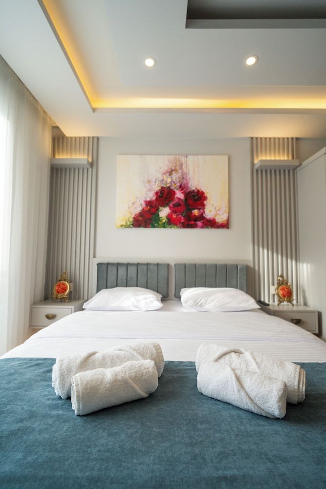 Yusra Apart Otel Suite, 1 King Bed with Sofa bed, Balcony 3