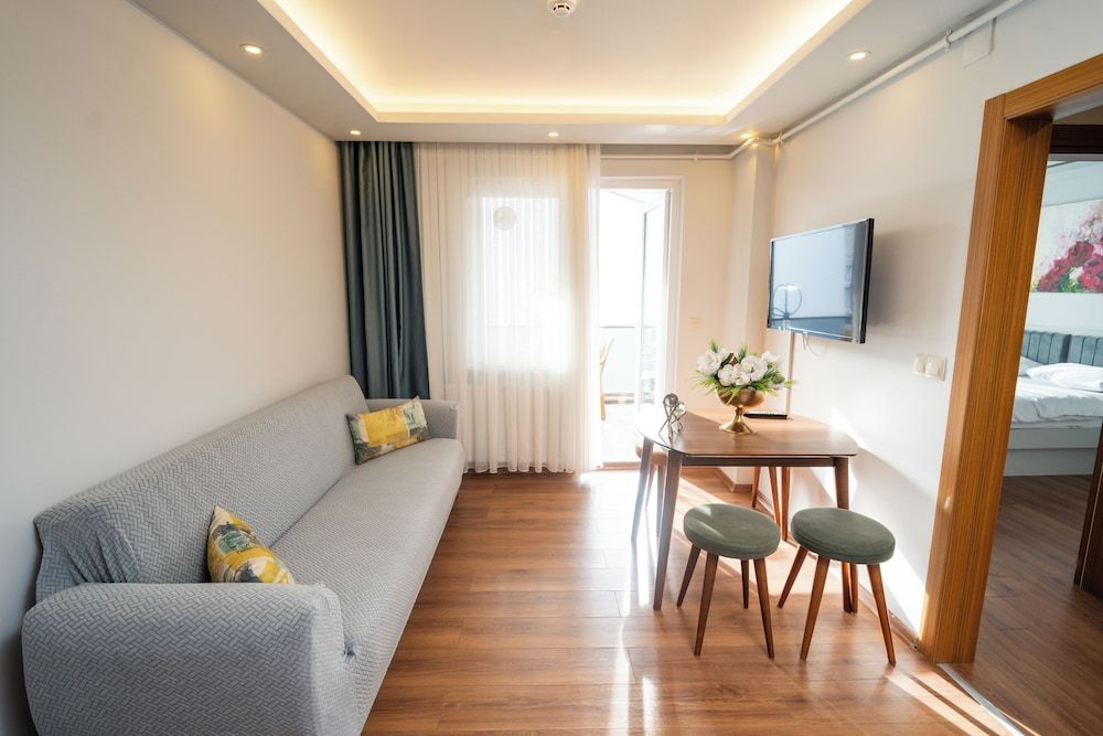 Yusra Apart Otel Suite, 1 King Bed with Sofa bed, Balcony 11