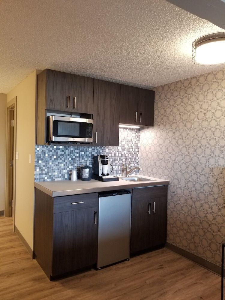 The Hotel Y Deluxe Room, 1 King Bed (King Suite) 6