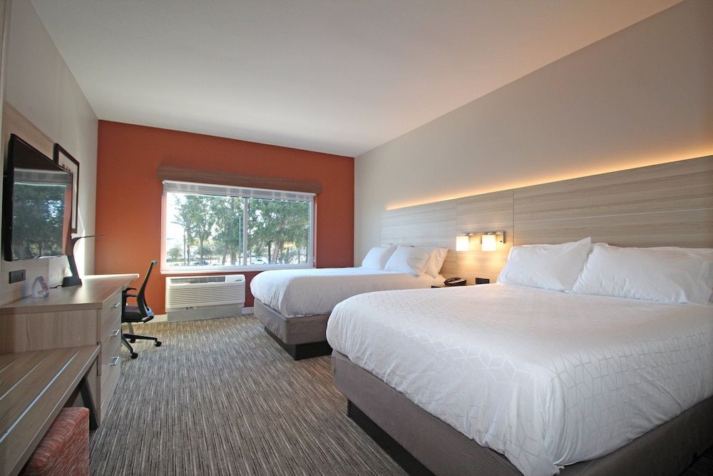 Suite, 2 Queen Beds, Accessible (Mobility, Accessible Tub)