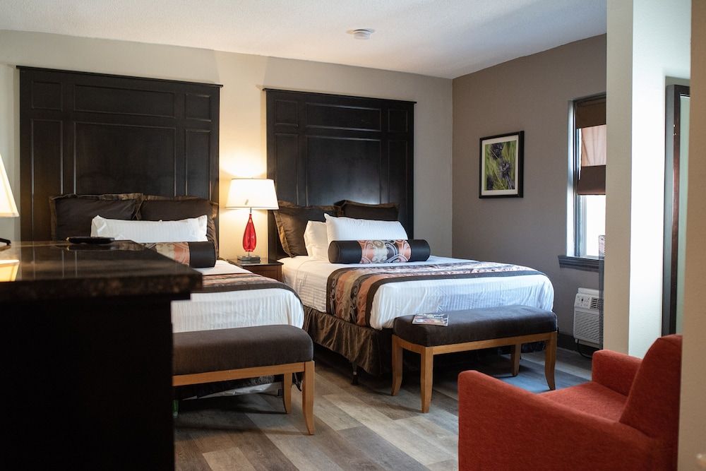 Hotel Chataura Room, 2 Queen Beds 4