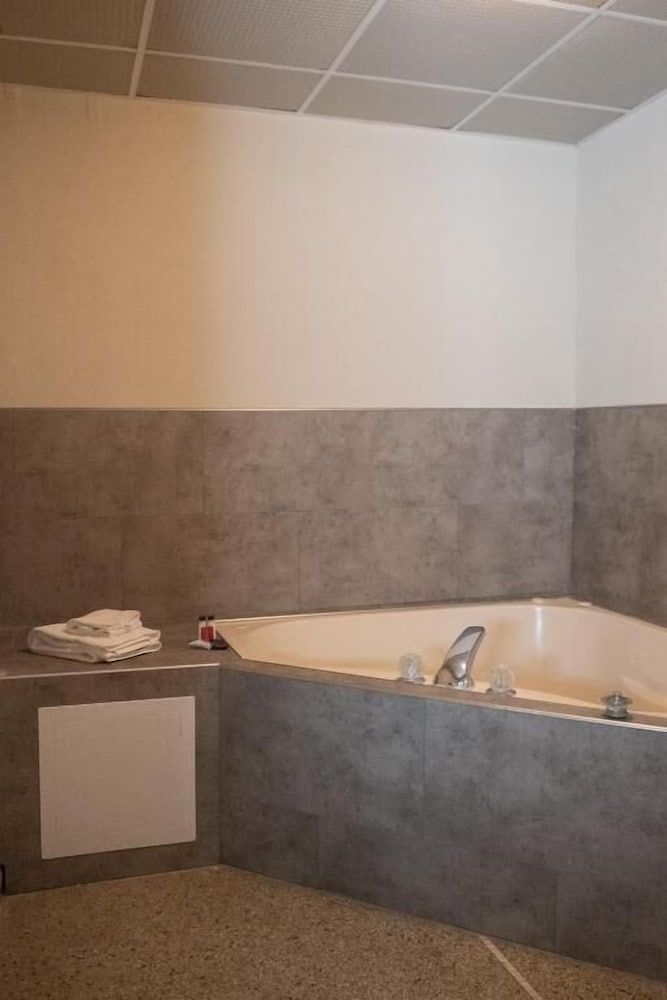 Hotel Chataura Room, Multiple Beds 5