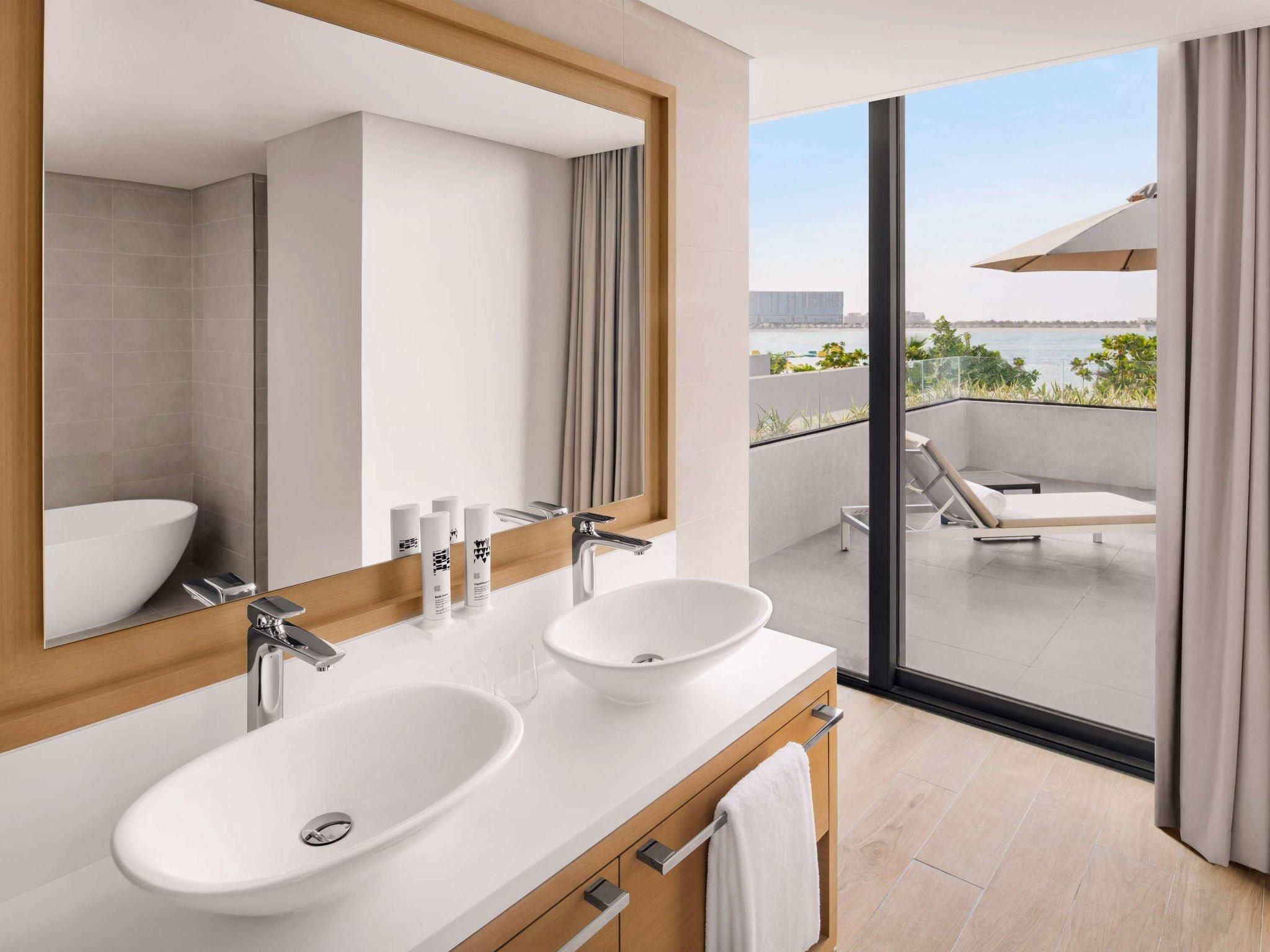 Beachfront Junior Suite with Private Terrace - 02 Single Bed