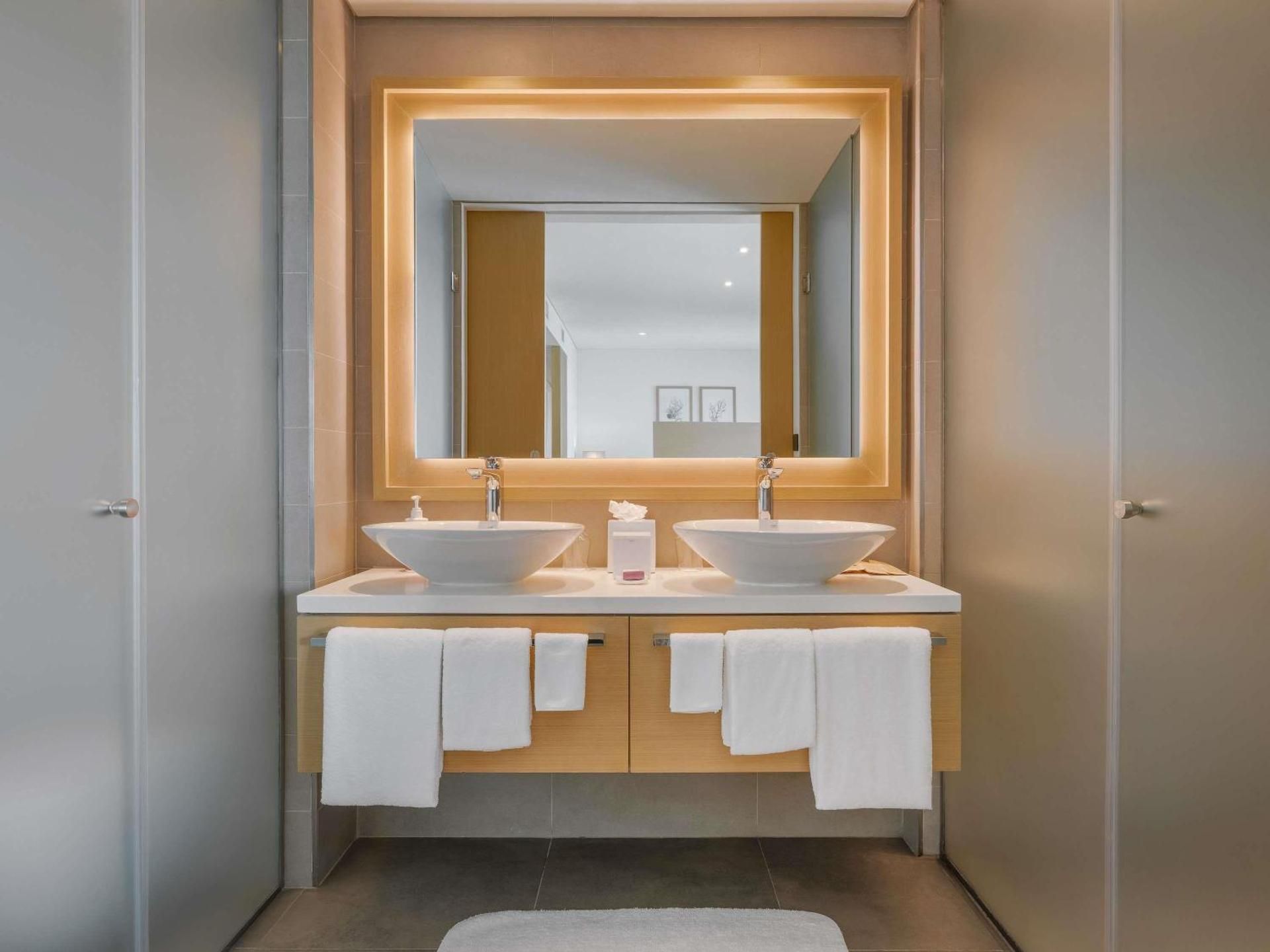 Corner Suite