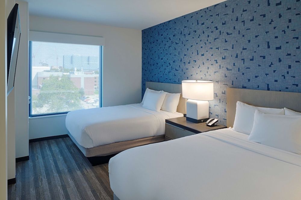 Suite, Multiple Beds, Accessible, Bathtub