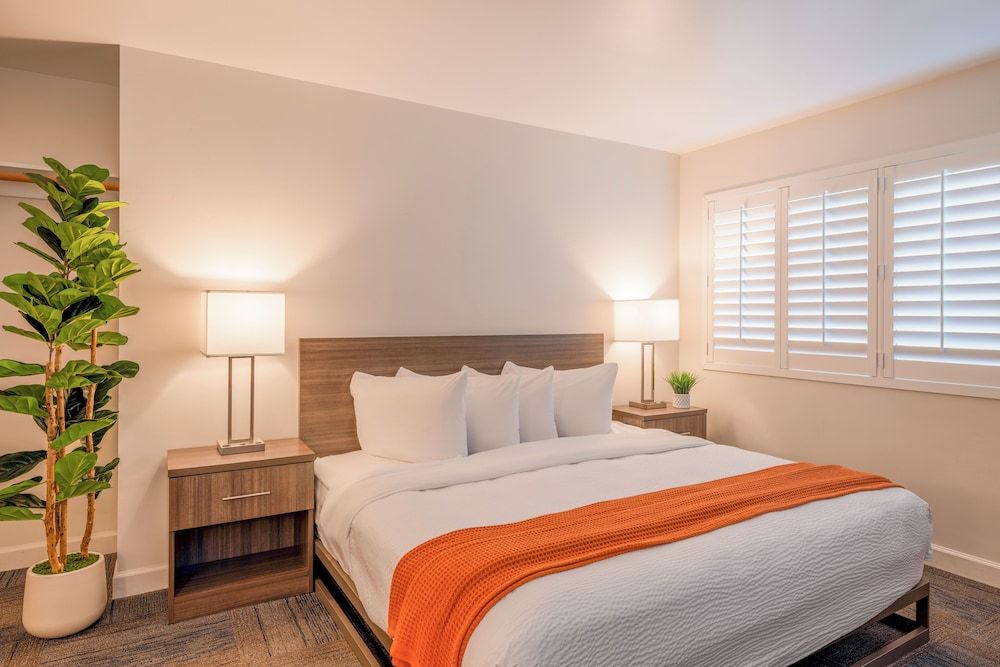 Deluxe Room, 1 King Bed