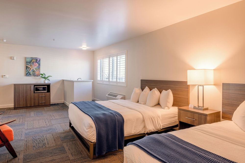 Superior Room, 2 Queen Beds, Accessible Bathtub