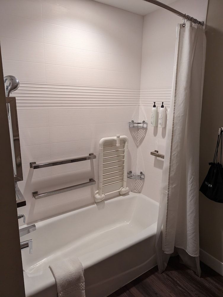 Suite, 1 Bedroom, Non Smoking (Mobility Accessible, Tub)