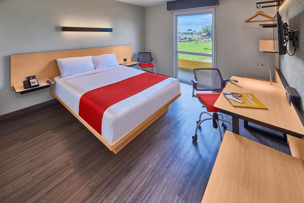 City Express by Marriott Lagos De Moreno Room, 1 Queen Bed 7
