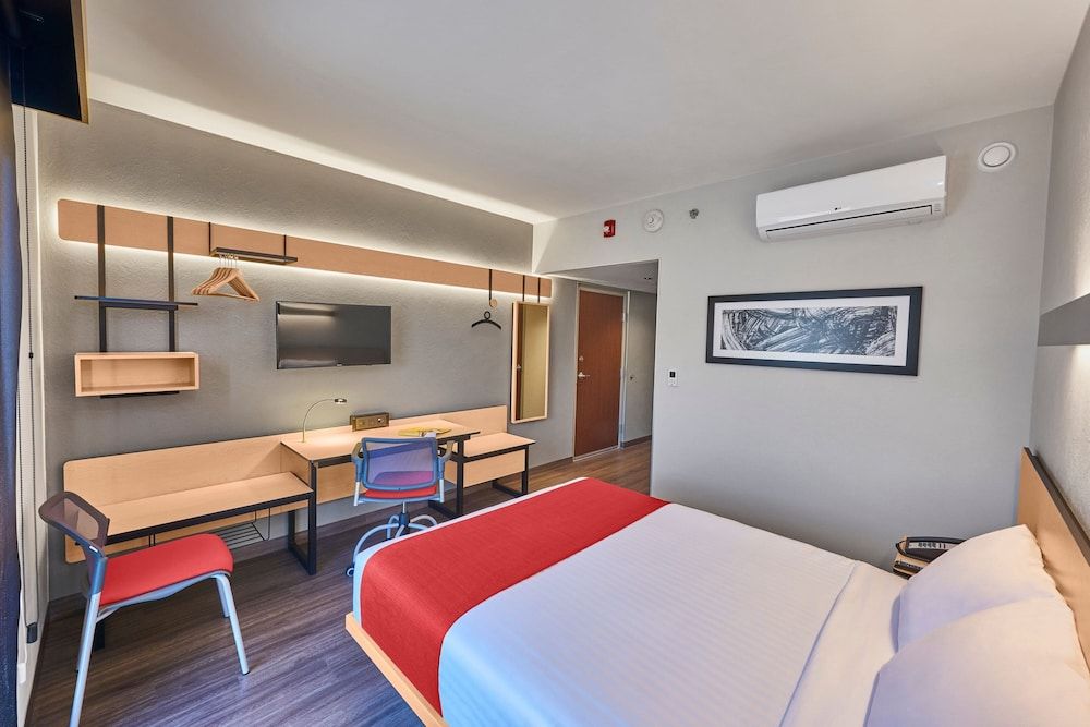 City Express by Marriott Lagos De Moreno Room, 1 Queen Bed 3