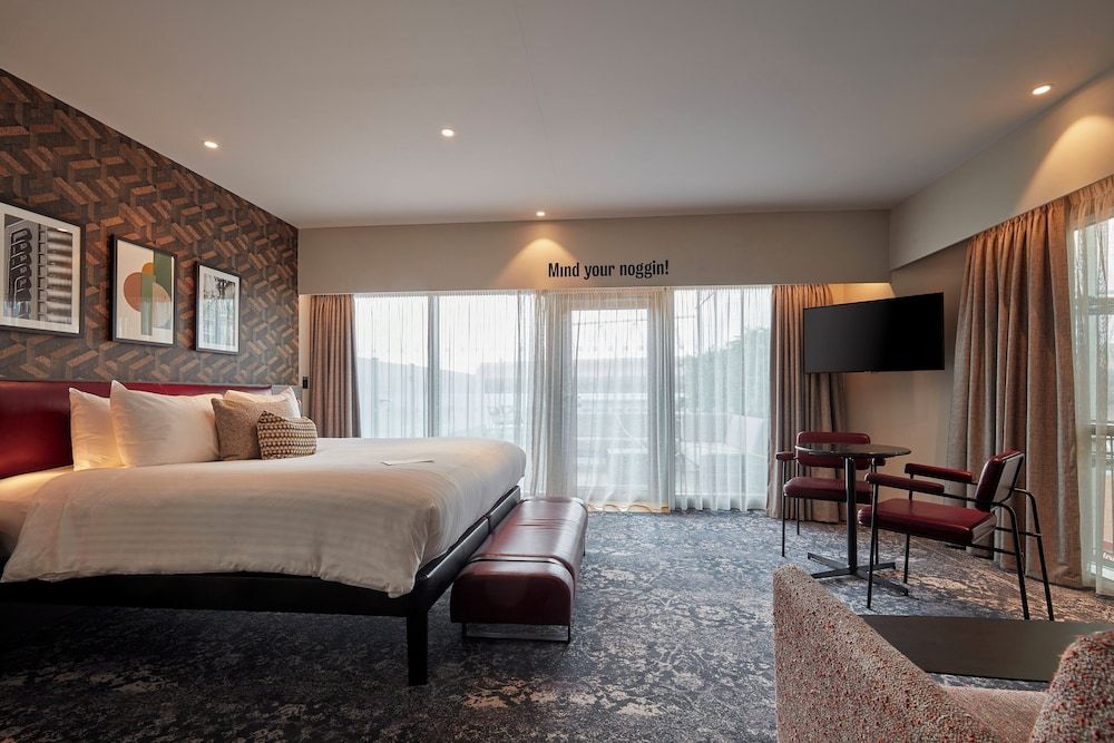 voco Leicester by IHG Standard Room, 1 Queen Bed (Outdoor Living Area) 2
