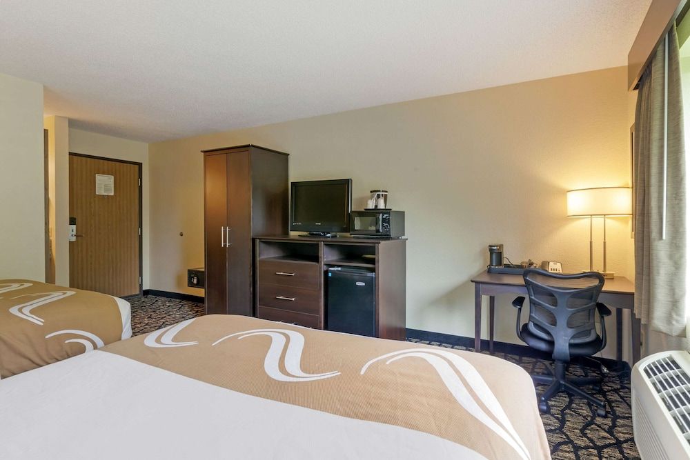 Quality Inn Standard Room, 2 Queen Beds, Non Smoking 2