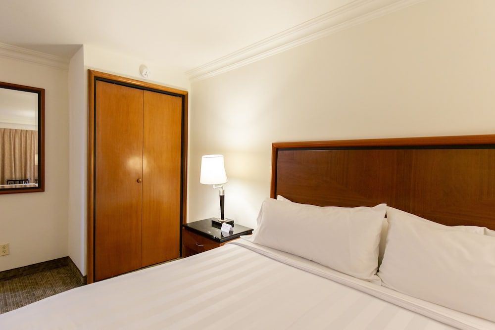 HS HOTSSON Hotel Tampico Standard Room, 1 King Bed 2
