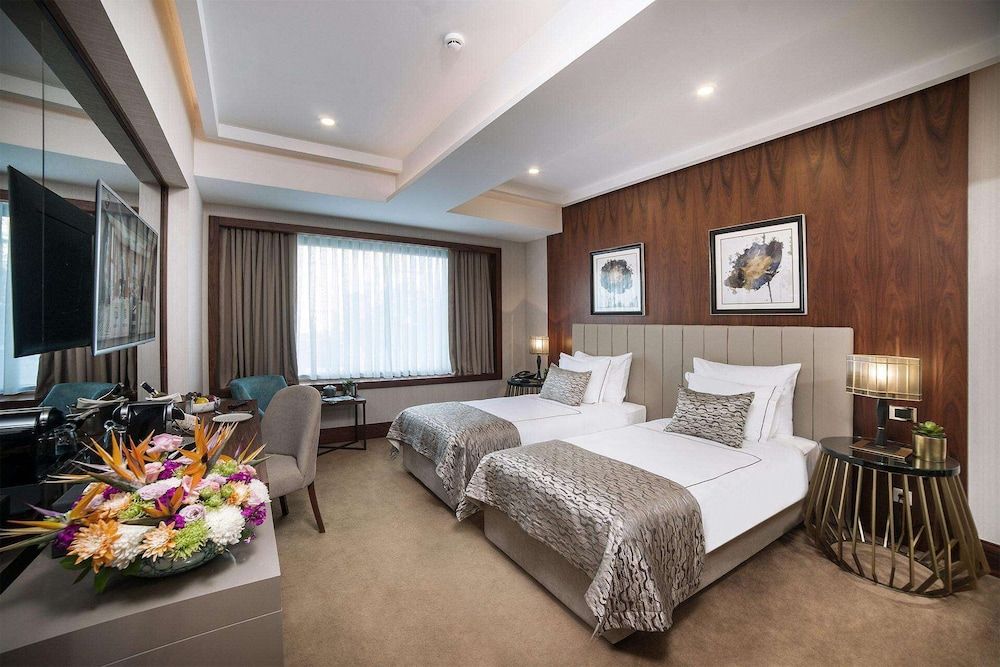 Vogue Hotel Supreme Istanbul Superior Room Land View 4