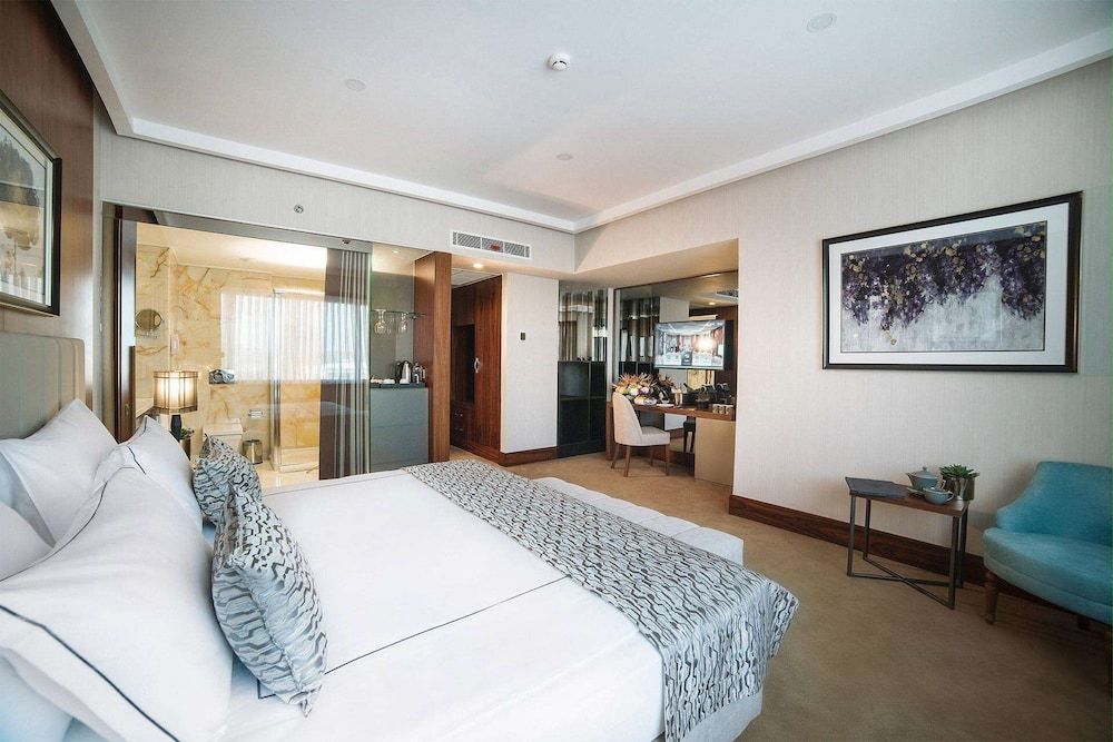 Vogue Hotel Supreme Istanbul Superior Room Land View 5