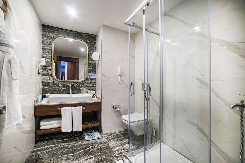 Vogue Hotel Supreme Istanbul Superior Room Land View 7