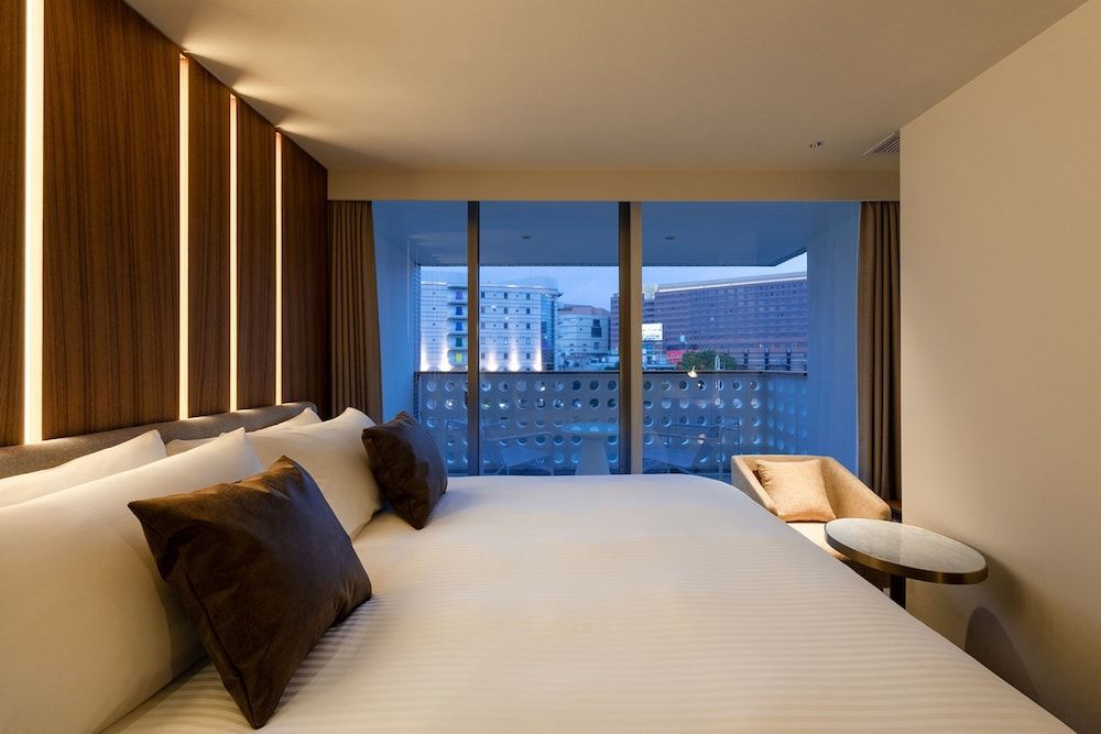 Deluxe King Room with Riverside Balcony, Non Smoking