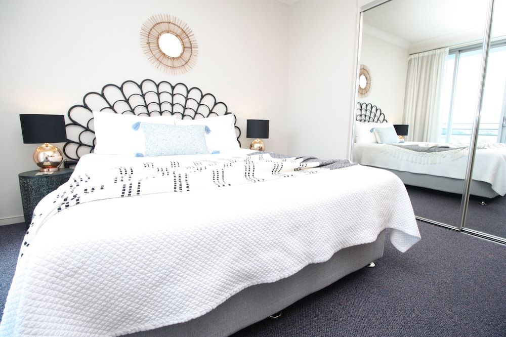 Peep Sleep Chevron Towers Two Bedroom Apartment, River View 4