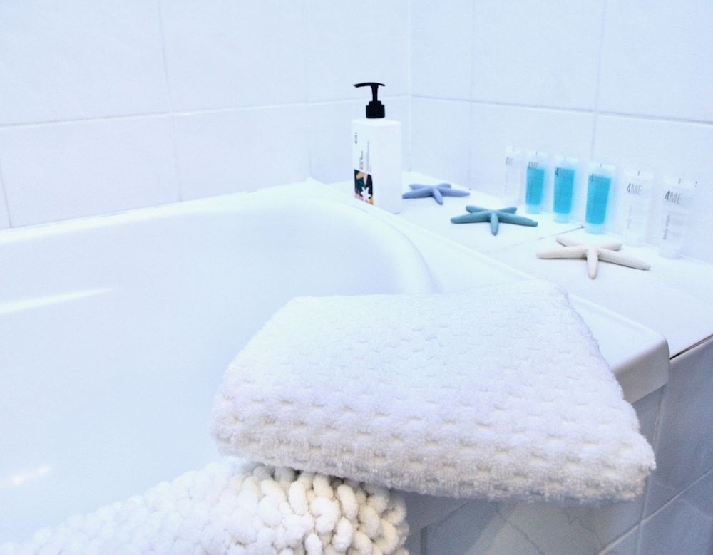 Peep Sleep Chevron Towers Deluxe Apartment 9