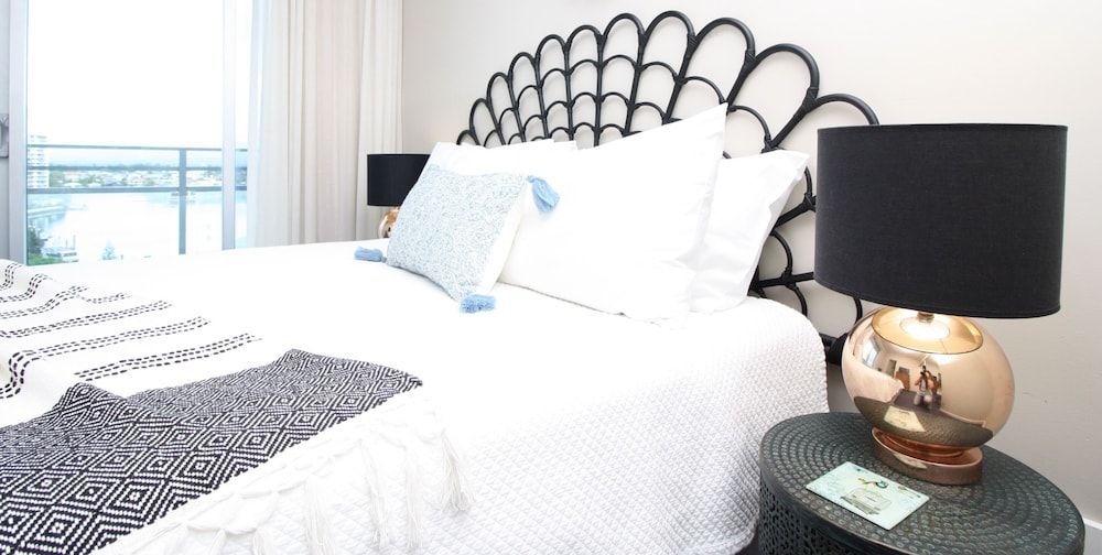 Peep Sleep Chevron Towers Two Bedroom Apartment, River View 3