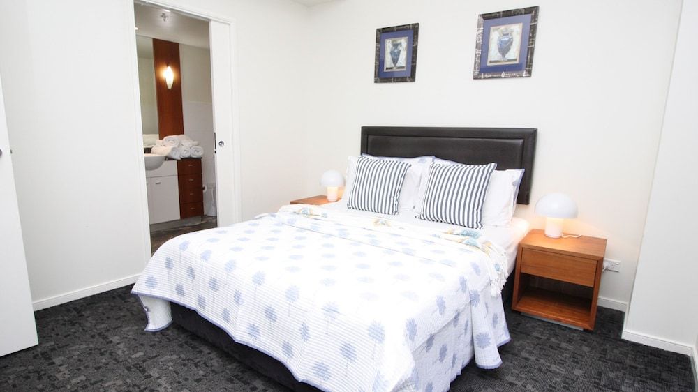 Peep Sleep Chevron Towers Family Apartment 4