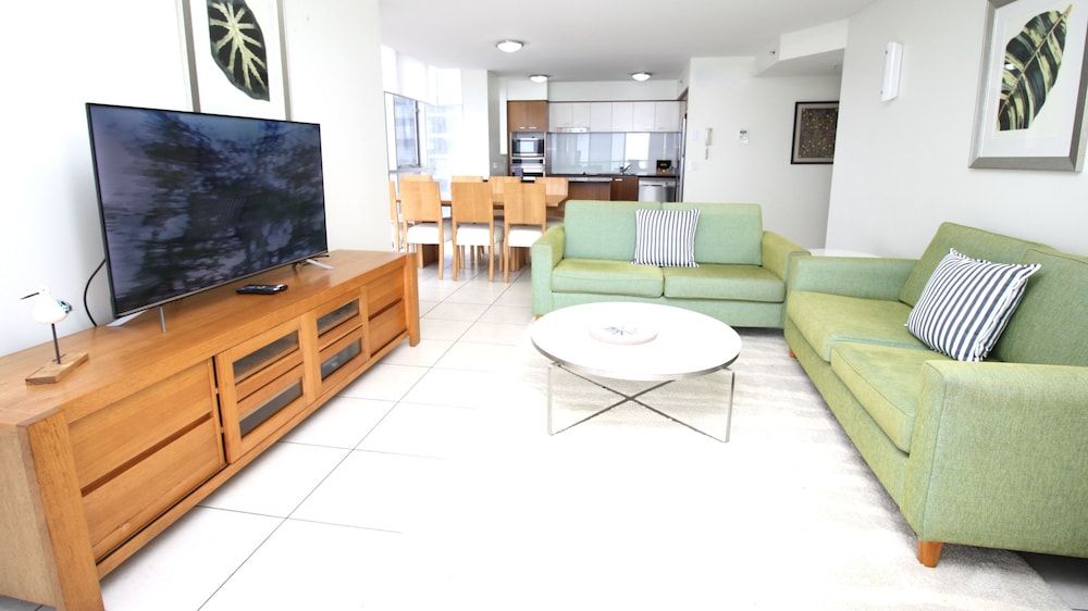 Peep Sleep Chevron Towers Family Apartment 6