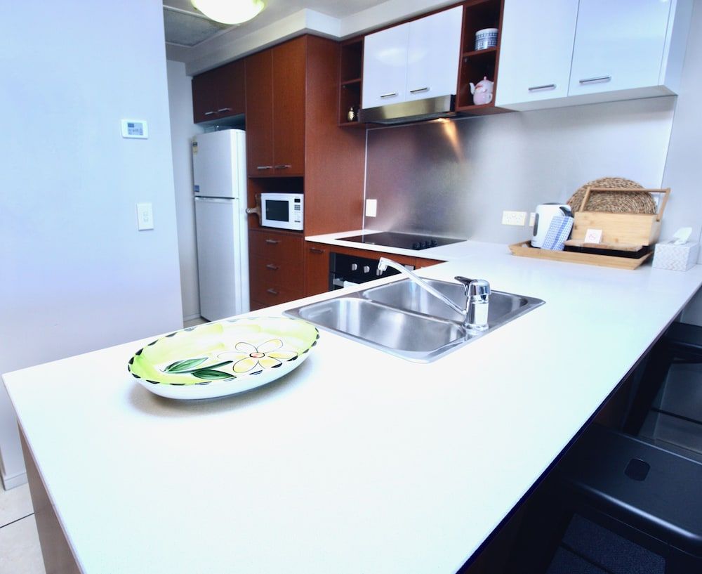 Peep Sleep Chevron Towers Two Bedroom Apartment, River View 6